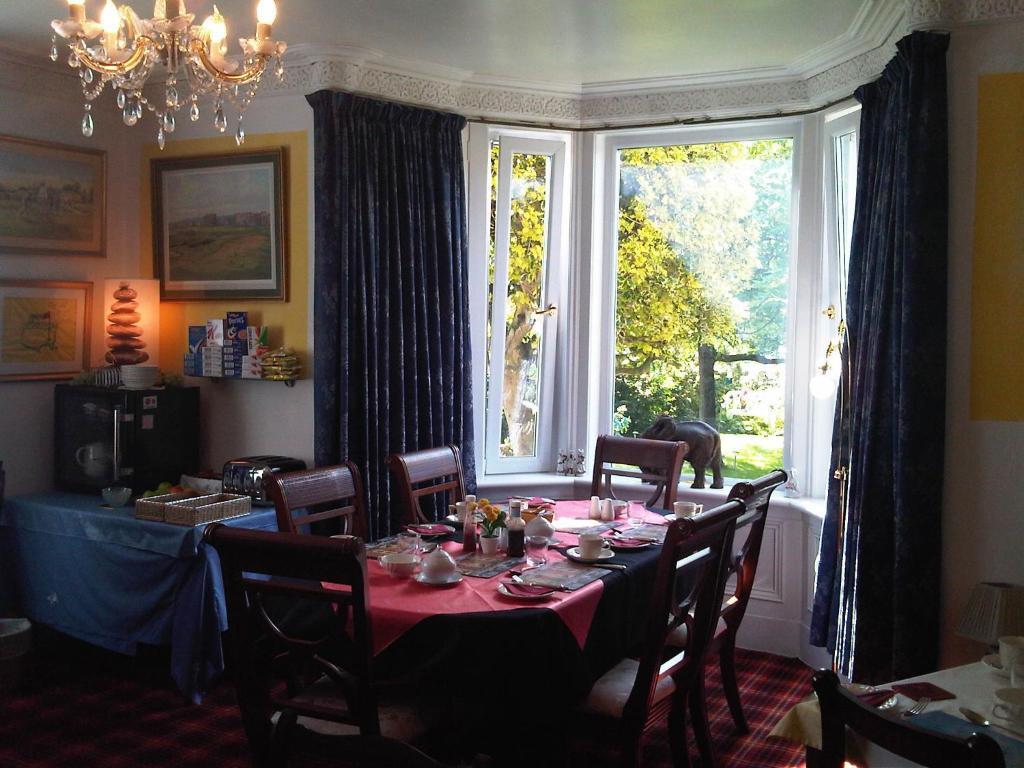 James Cottage Guest House Crieff Bagian luar foto